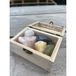 Schatkistje met ruwe stenen